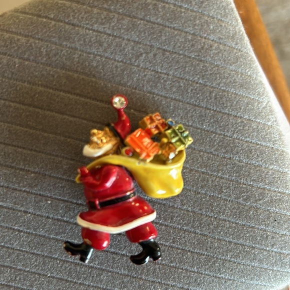 Vintage 50s Mode Art signed red enamel Santa Claus Pin Brooch - Picture 2 of 3